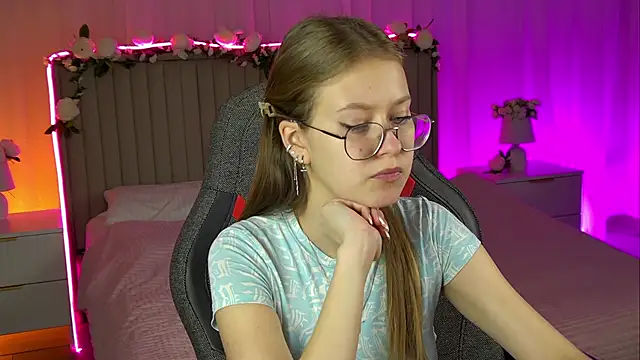 EveMundie online show from 25, 10, 2025