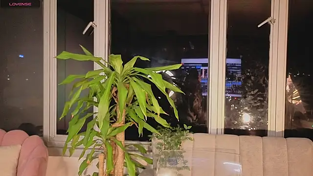 Snapshot of Ivanna_West chatting on 28, 10, 2025 Ivanna West online show from 28, 10, 2025