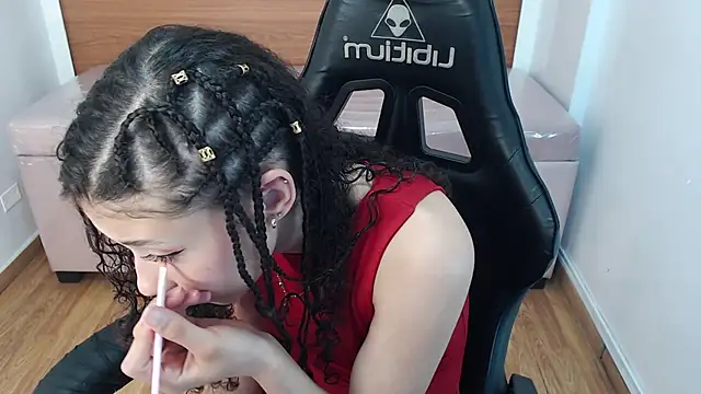 Snapshot of danatella_a chatting on 10, 10, 2025 danatella a online show from 10, 10, 2025