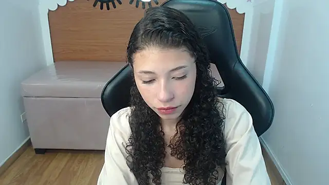 Snapshot of danatella_a chatting on 8, 11, 2025 danatella a online show from 8, 11, 2025