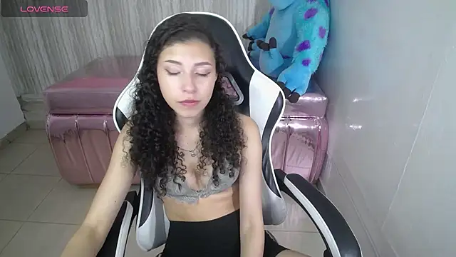 Snapshot of danatella_a chatting on 14, 11, 2025 danatella a online show from 14, 11, 2025