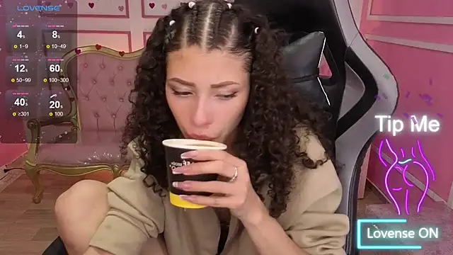 Snapshot of danatella_a chatting on 19, 11, 2025 danatella a online show from 19, 11, 2025