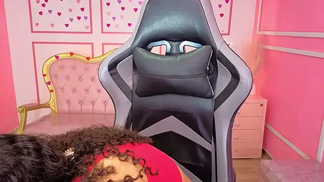 Snapshot of danatella_a chatting on 14, 12, 2025 danatella a online show from 14, 12, 2025