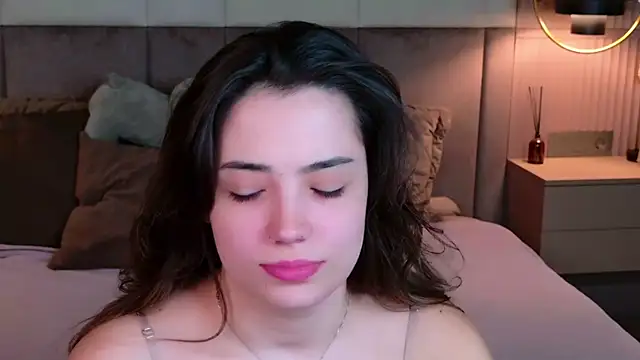 Alice Deleon online show from 24, 9, 2025