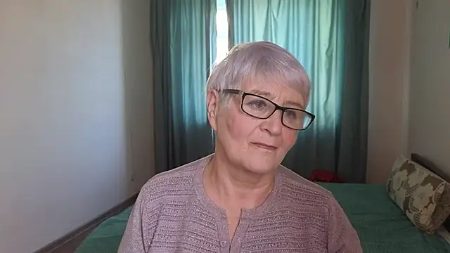 Sandra Snowflake online show from 8, 10, 2025