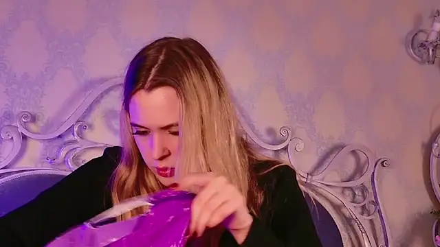 Snapshot of BECKI_VRES chatting on 2, 10, 2025 BECKI VRES online show from 2, 10, 2025