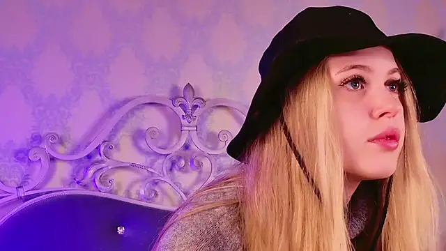 Snapshot of BECKI_VRES chatting on 9, 10, 2025 BECKI VRES online show from 9, 10, 2025