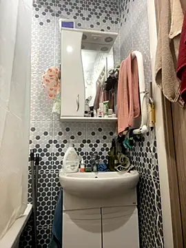 Veronicavirus online show from 1, 10, 2025