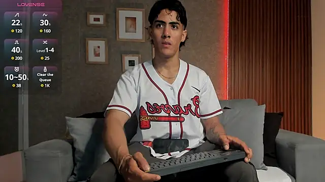 Snapshot of Taylercross chatting on 18, 2, 2025 Taylercross online show from 18, 2, 2025