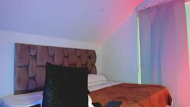 Snapshot of Taylercross chatting on 20, 2, 2025 Taylercross online show from 20, 2, 2025