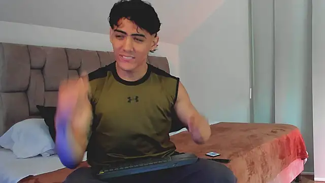 Snapshot of Taylercross chatting on 25, 2, 2025 Taylercross online show from 25, 2, 2025