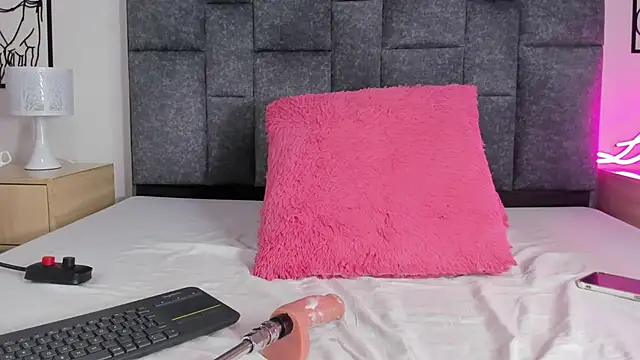 Snapshot of LindaaFoster chatting on 26, 2, 2025 LindaaFoster online show from 26, 2, 2025