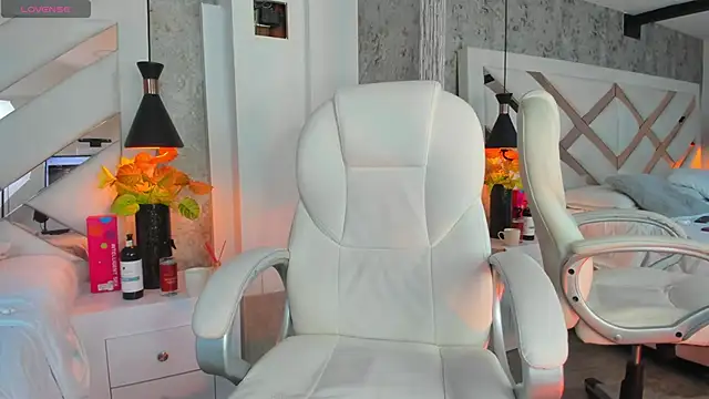 Charliee Jhonson  online show from 22, 2, 2025