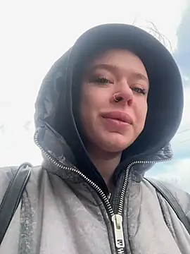 AlishaPrettyBlade online show from 6, 3, 2026