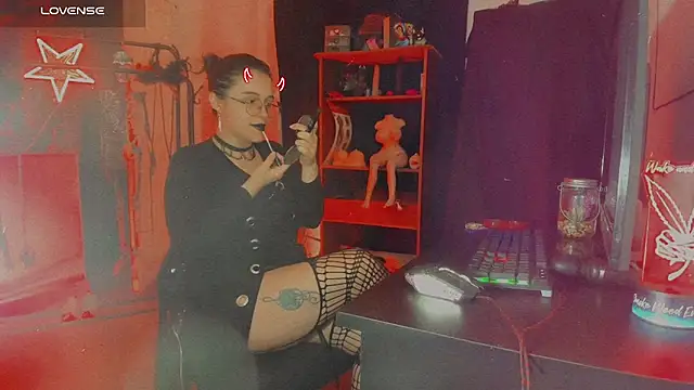 Snapshot of OnyxDiosaGotica chatting on 12, 10, 2025 OnyxDiosaGotica online show from 12, 10, 2025