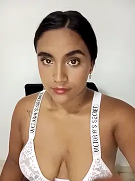 Snapshot of victoria_roussee chatting on 2, 3, 2025 victoria roussee online show from 2, 3, 2025