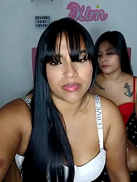 Snapshot of victoria_roussee chatting on 8, 11, 2025 victoria roussee online show from 8, 11, 2025