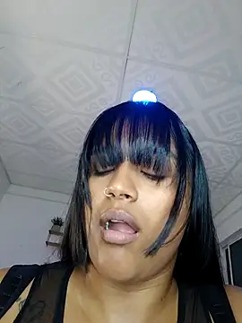 Snapshot of victoria_roussee chatting on 10, 11, 2025 victoria roussee online show from 10, 11, 2025