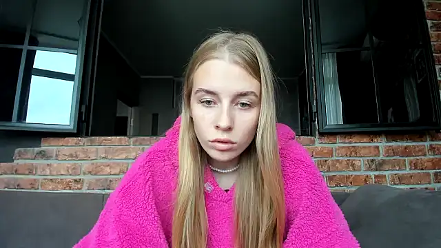 Snapshot of AnnNorriss chatting on 8, 10, 2025 AnnNorriss online show from 8, 10, 2025