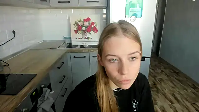 Snapshot of AnnNorriss chatting on 21, 10, 2025 AnnNorriss online show from 21, 10, 2025