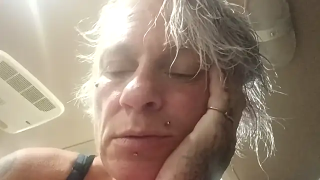 Snapshot of MfMwTrinity chatting on 20, 11, 2025 MfMwTrinity online show from 20, 11, 2025