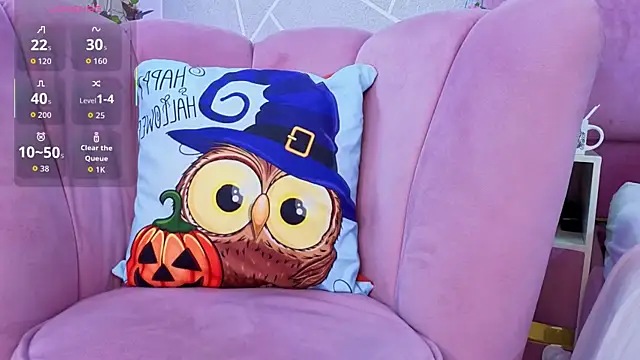 Snapshot of EmmyCortez chatting on 13, 10, 2025 EmmyCortez online show from 13, 10, 2025