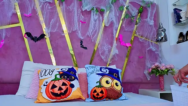 Snapshot of EmmyCortez chatting on 18, 10, 2025 EmmyCortez online show from 18, 10, 2025