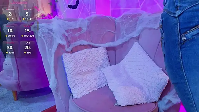 Snapshot of EmmyCortez chatting on 31, 10, 2025 EmmyCortez online show from 31, 10, 2025