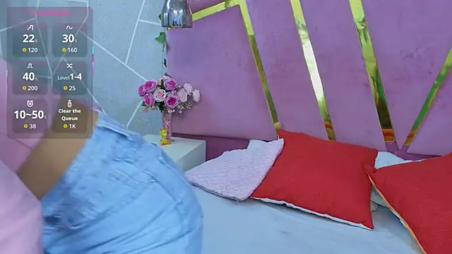 Snapshot of EmmyCortez chatting on 8, 11, 2025 EmmyCortez online show from 8, 11, 2025