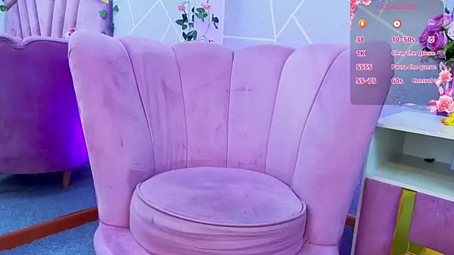 Snapshot of EmmyCortez chatting on 15, 11, 2025 EmmyCortez online show from 15, 11, 2025