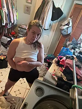 Snapshot of SirensKissss chatting on 8, 3, 2025 SirensKissss online show from 8, 3, 2025