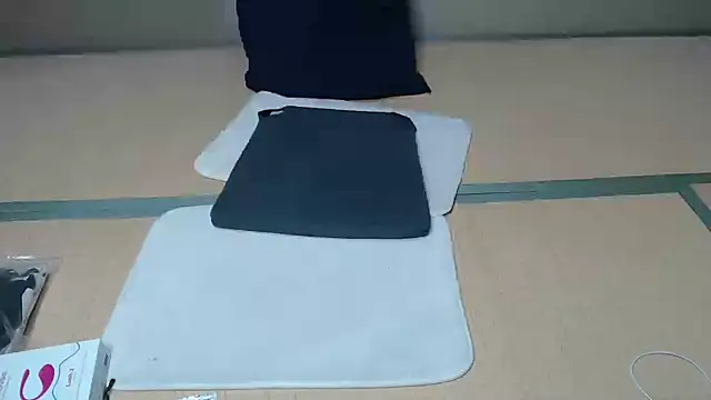 mika33556 online show from 12, 3, 2025