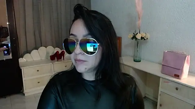 EngelCristaly online show from 1, 2, 2026