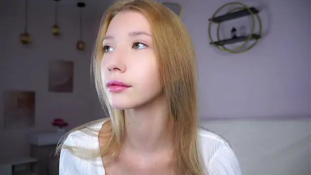 SunnivaCovil online show from 3, 11, 2025