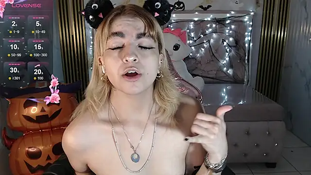 Snapshot of lili_conor_s chatting on 11, 10, 2025 lili conor s online show from 11, 10, 2025