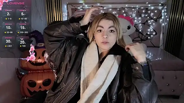 Snapshot of lili_conor_s chatting on 30, 10, 2025 lili conor s online show from 30, 10, 2025