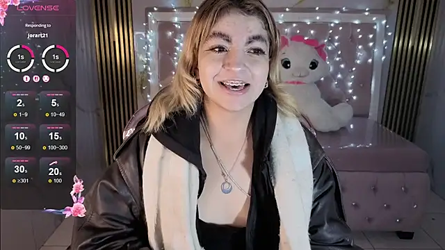 Snapshot of lili_conor_s chatting on 16, 11, 2025 lili conor s online show from 16, 11, 2025