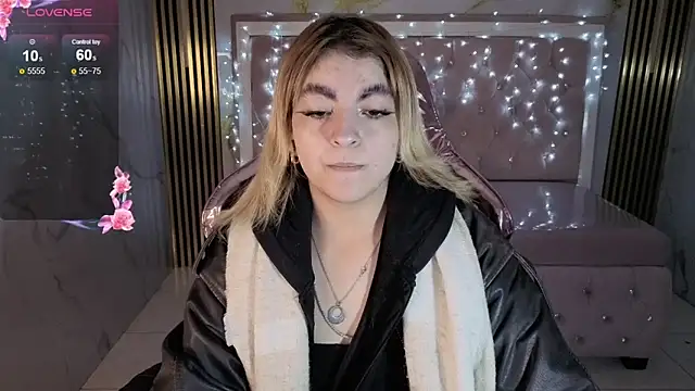 Snapshot of lili_conor_s chatting on 18, 11, 2025 lili conor s online show from 18, 11, 2025