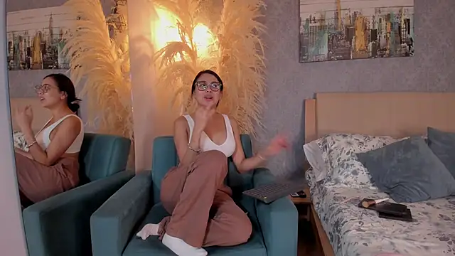 Snapshot of Lucia_Brown_ chatting on 5, 3, 2026 Lucia Brown online show from 5, 3, 2026