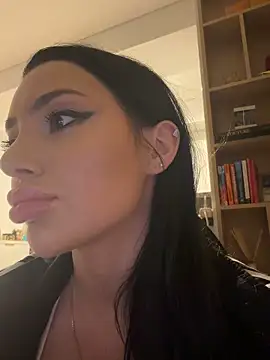 Mia Splash online show from 12, 2, 2026