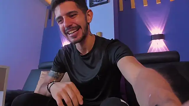 Snapshot of AlejandroStormm chatting on 14, 10, 2025 AlejandroStormm online show from 14, 10, 2025