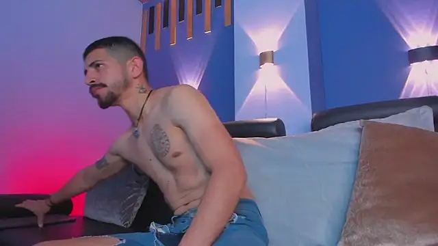 Snapshot of AlejandroStormm chatting on 31, 10, 2025 AlejandroStormm online show from 31, 10, 2025