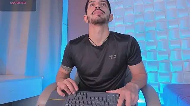 AlejandroStormm online show from 5, 3, 2026