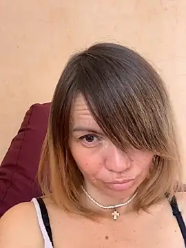 Ella Pearlie online show from 5, 3, 2025