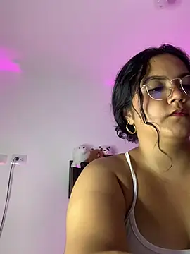 Leah yuah  online show from 23, 2, 2025