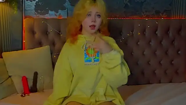 Snapshot of EmilyAngells chatting on 6, 2, 2026 EmilyAngells online show from 6, 2, 2026