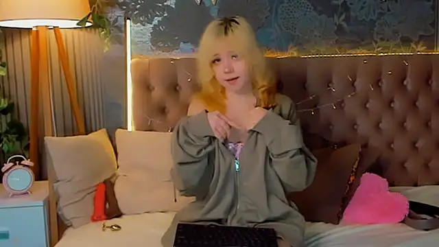 Snapshot of EmilyAngells chatting on 26, 2, 2026 EmilyAngells online show from 26, 2, 2026