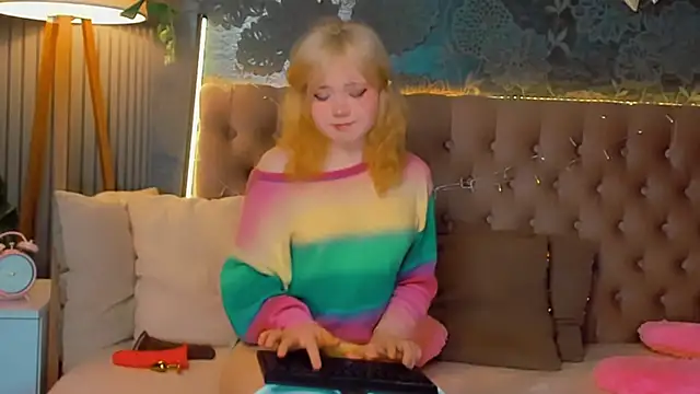 Snapshot of EmilyAngells chatting on 9, 3, 2026 EmilyAngells online show from 9, 3, 2026