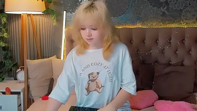 Snapshot of EmilyAngells chatting on 20, 3, 2026 EmilyAngells online show from 20, 3, 2026