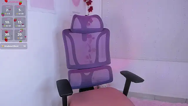 Snapshot of MiaWilsson_ chatting on 14, 11, 2025 MiaWilsson online show from 14, 11, 2025